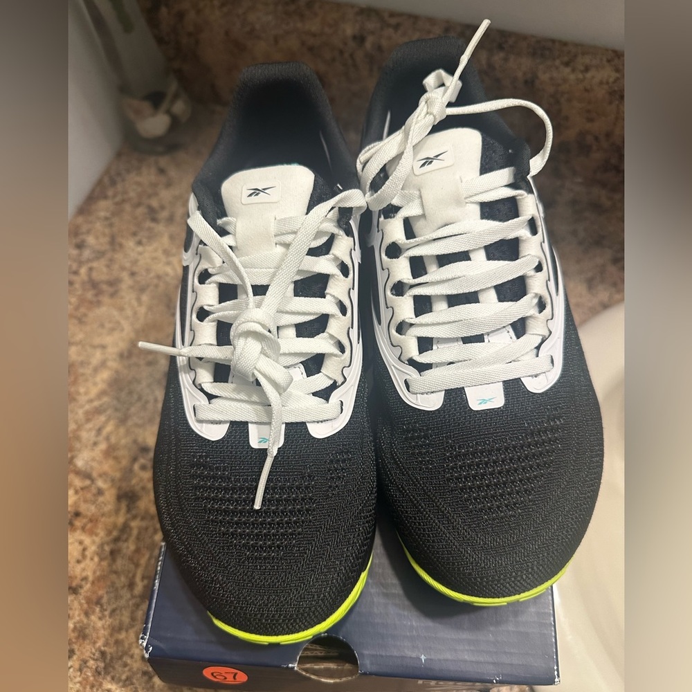 Reebok Black and Pink Athletic Shoes with Modern Design - Picture 2 of 5